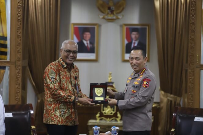 
					Kapolri Jendral Polisi Listyo Sigit Prabowo saat menerima kunjungan Ketua PWI Pusat Akhmad Munir (ist).