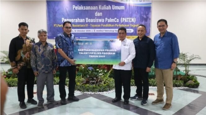 
					Poto: Penyerahan beasiswa PalmCo Talent Pipeline Program (PATEN untuk 15 mahasiswa ITSI Mdan (ist).