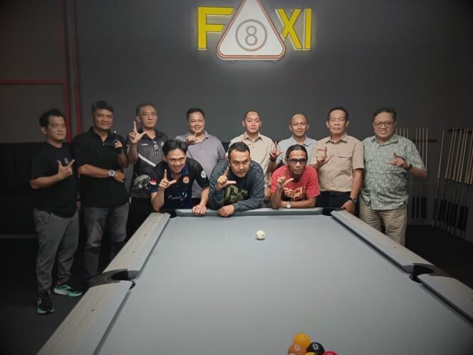 
					Poto: Ketua POBSI Lampung dan pengurus saat bersama Atlet yang Lolos Seleksi Pelatnas ( dok POBSI Lampung)