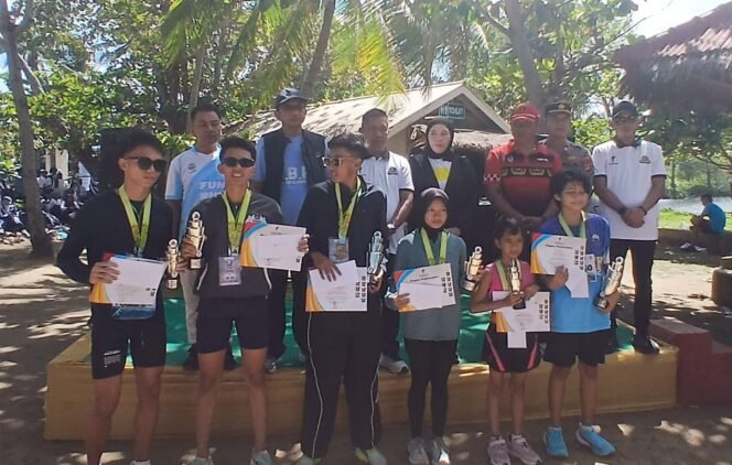 
					Poto: Kadispora Lamsel bersama pera pemenang Lomba  ( poto dok Dispora Lamsel)