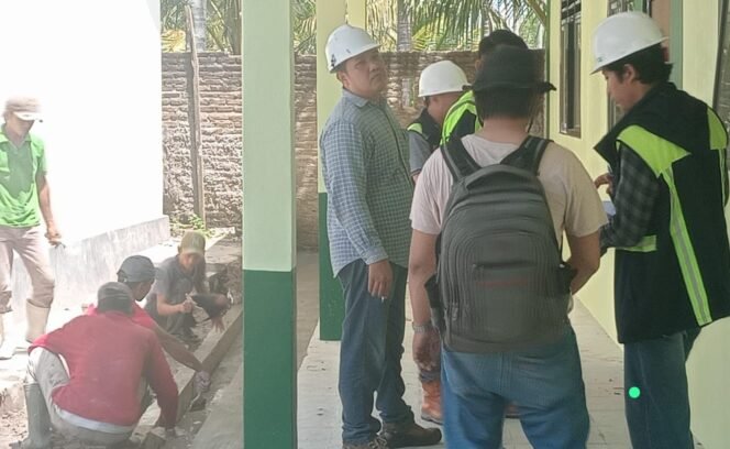 
					Poto: Pekerjaan Ptoyek renovasi gedung MTS S Al Khoiriah 
(poto Zulian).