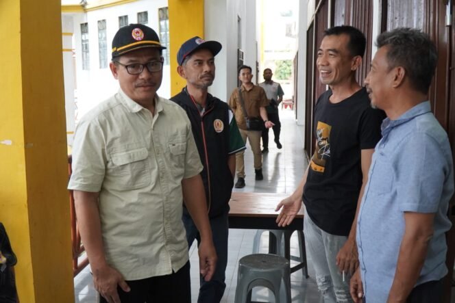 
					Wakil Ketua II KONI Provinsi Lampung, Riagus Ria saat meninjau sejumlah fasilitas olah raga di KONI Lampung ( dok Humas KONI Lampung)