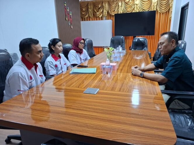 
					Poto: Ketua KONI Lampung saat menerima kunjungan Ketua Pengprov Hapkido Lampung, Ida Bagus Wiguna dan jajaran ( dok KONI).