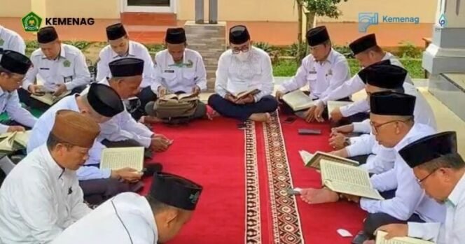 
					Poto: ASN kemenag Lamsel ikuti tadarus masal ( dok kemenag )