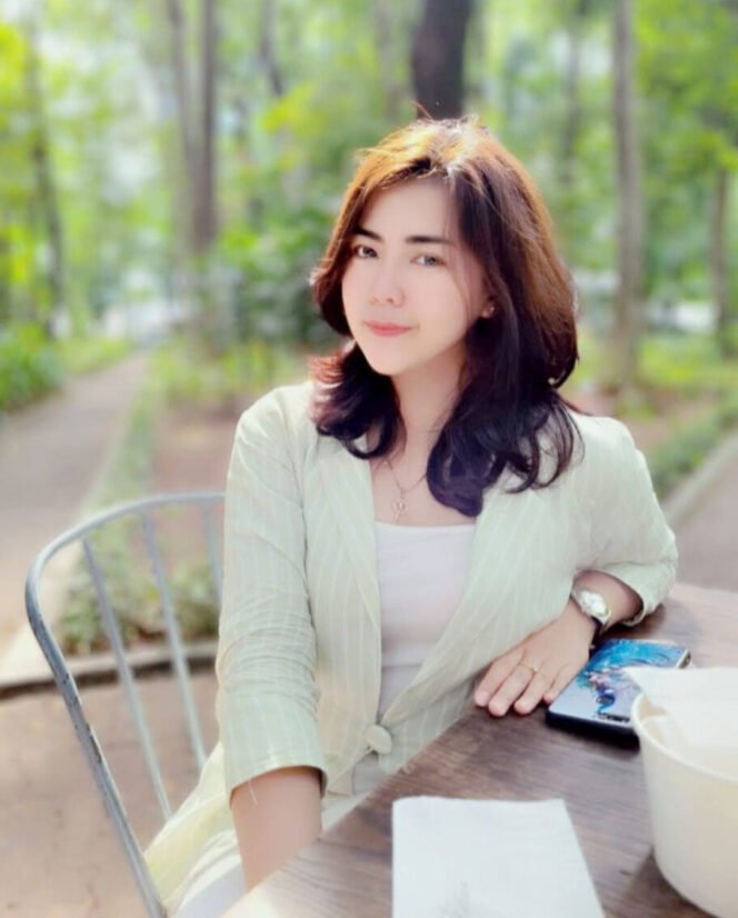 
					Cantik dengan Percaya Diri, Perjalanan Fitri Amalia Rosyanti Membangun VARBEAUTYSKIN 