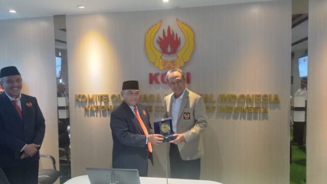 
					Poto: Ketua Umum KONI Lampung Taufik Hidayat dan Ketua KONI Puast 
(Dok KONI Lampung)