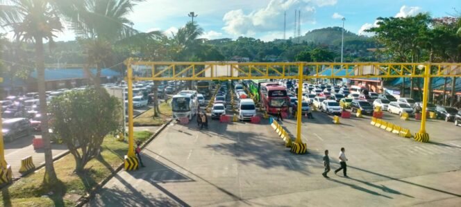 
					Poto; Antri Kebdaraan Arus Balik Lebaran di Pelabuhan Bakuheni Lampung ( ist )