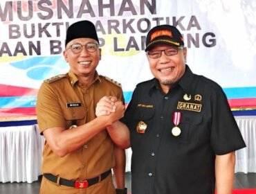 Poto: Ketua Granat Lampung Tony Ekacandra bersama Gubernur Lampung Rahmat Mirzani Djausal 