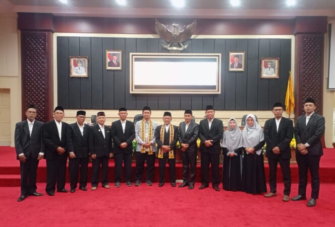
					Poto: 15 ketua daerah dilantik Dewan Da’wah (ist).