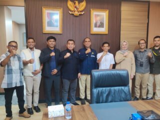 Poto: Anggota Komite II DPD RI, Bustami Zainudin, bersama anggota DPRD Lampung dari Fraksi NasDem dan tokoh masyarakat Way Kanan (ist).