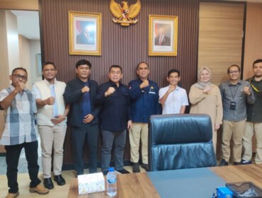 Poto: Anggota Komite II DPD RI, Bustami Zainudin, bersama anggota DPRD Lampung dari Fraksi NasDem dan tokoh masyarakat Way Kanan (ist).