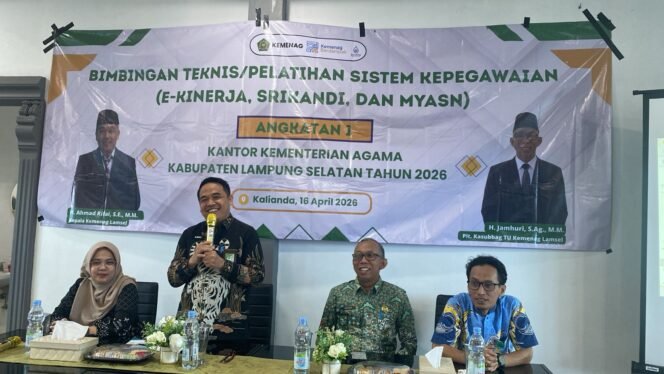 
					Poto: Kepala Kemenag Lampung Selatan, H. Ahmad Rifai membuka bimtek sistem kepegawaian berbasis aplikasi bagi ASN dan PPPK (Sazuli).