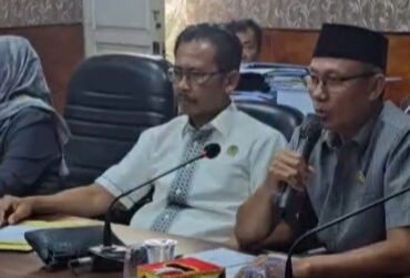 Poto: Wakil Ketua Komisi I DPRD Lampung Selatan, Jenggis Khan Haikal, saat rapat membahas rencana pergeseran sembilan desa di Kecamatan Jatiagung ke wilayah Kota Bandar Lampung (ist).