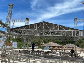 Poto: Panggung yang di siapkan pihak panitia untuk penampilan DJ Panda ( ist).