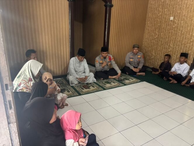 
					Poto: pengajian bersama anak yatim piatu di Mushola KSKP Pelabuhan Bakauheni,