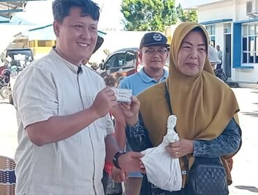Poto: Kepala Bulog Lamsel bagikan Hewan Kurba.