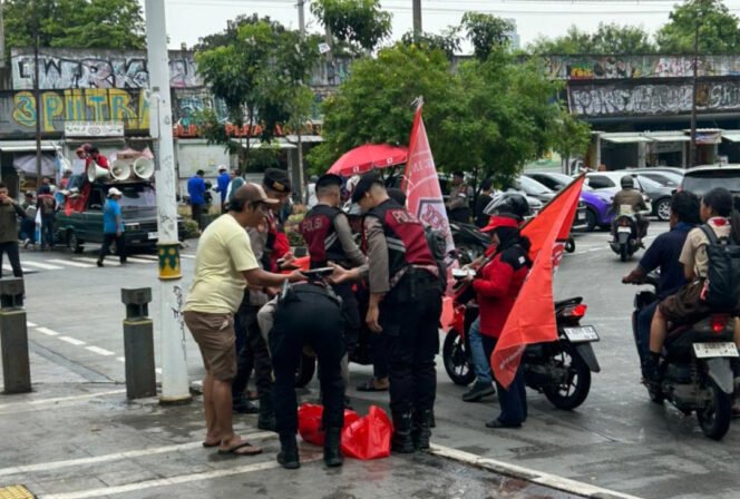 
					Poto: Aksi Humanis  BKO Polda Metro Jaya 
kawasan Tugu Proklamasi, Jakarta Pusat (ist)