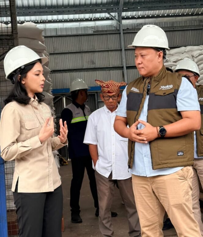 
					Poto: Pimpinan Cabang Bulog Lampung Selatan, Fedrial Farhan menerima kunjungan Ruby Chairani Syiffadia,