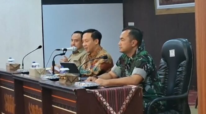 
					Poto: Sekda Marindo menerima Audiensi bahas konflik lahan yang diklaim milik TNI Angkatan Udara (ist).