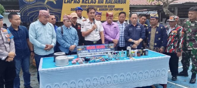 
					Poto; Kepala Lapas Kelas IIA Kalianda, Beni Nurrahman saat menggelar deklarasi Zero HALINAR  Ist).