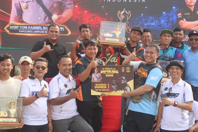 
					Poto: Kapolres lamsel saat Gelaran lomba burung berkicau (ist).