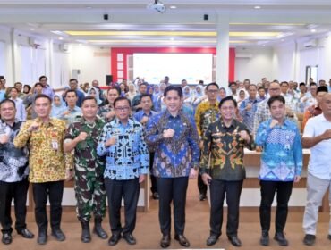 Poto: Bupati Egi bersama Kepala sekolah dan pemgawas se-Kabupaten Lamsel.(kmf).