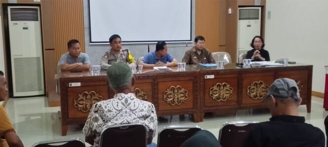 
					Poto: Jajaran RSUD Bob Bazar menggelar rapat koordinasi bersama para pedagang kantin (ist)
