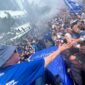 Poto: Lautan biru membanjiri Kota Bandung saat jutaan Bobotoh turun ke jalan (ist).