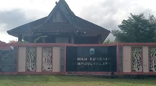 Poto: Gedung DKLS Lamsel yang terbengkalai (Uyung)/StoryTime)