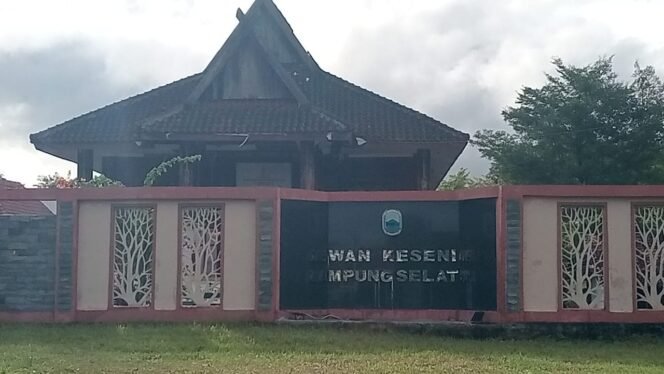 
					Poto: Gedung DKLS Lamsel yang terbengkalai (Uyung)/StoryTime)