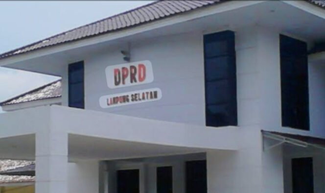 
					Poto: Gedung DPRD Lamsel (ist)