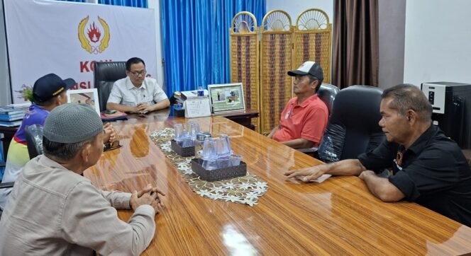 
					Wakil Ketua II KONI Lampung Riagus Ria menerima pengurus Pengprov Persatuan Gateball Seluruh Indonesia (Pergasi) Lampung (dok HUMAS KONI Lampung).