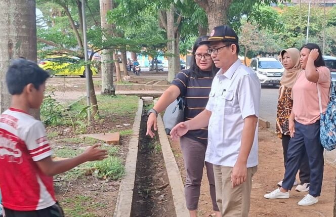 
					Poto: Riagus Ria saat meninjau latihan Fisik atlet Akuatik dan Selam ( dok HUMAS KONI Lampung).
