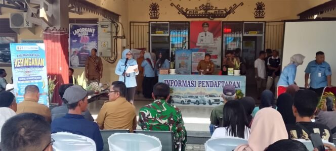 
					Poto: Dispenda Prov saat giliran Diskon Pajak Kendaraan (uyung)