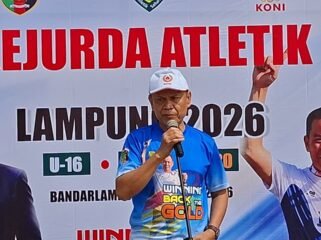 Poto: Ketua KONI Lampung saat membuka kejurda Atletik ( Hms KONI Lampung)