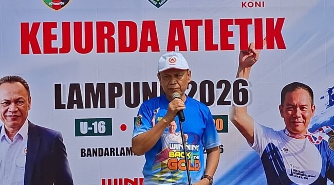 Poto: Ketua KONI Lampung saat membuka kejurda Atletik ( Hms KONI Lampung)