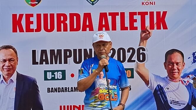 
					Poto: Ketua KONI Lampung saat membuka kejurda Atletik ( Hms KONI Lampung)