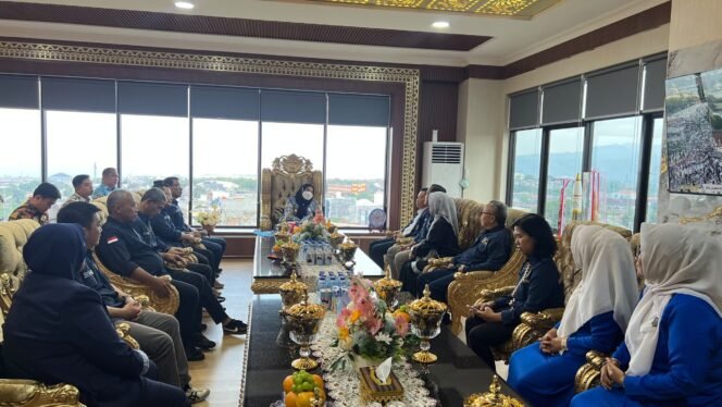 
					Poto: Wali Kota Bandar Lampung Saat beraudiensi dengan Jajaran Pengurus PWI Lampung ( dok PWI Lpg).