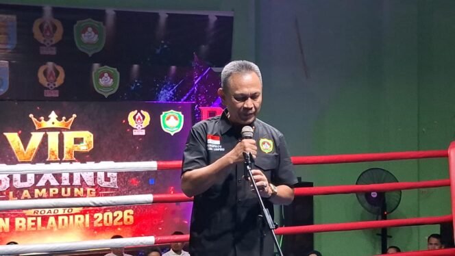 
					Poto: Ketua KONI Lampung membuka kejuaraan VIP Boxing Lampung Road to PON Beladiri 2026 di PKOR Way Halim, Bandar Lampung (ist).