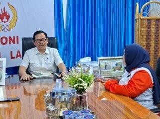 Poto: Waki ketua II KONI Lampung Riagus Ria saat menerima kunjungan Tim Atlet Karateka Okada Lampung (hms)