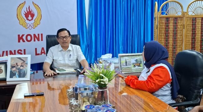 Poto: Waki ketua II KONI Lampung Riagus Ria saat menerima kunjungan Tim Atlet Karateka Okada Lampung (hms)