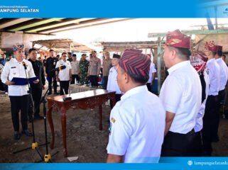 Poto: Bupati Lamsel saat melantik 12 pejabat eselon II Pemkab Lamsel (KMF).